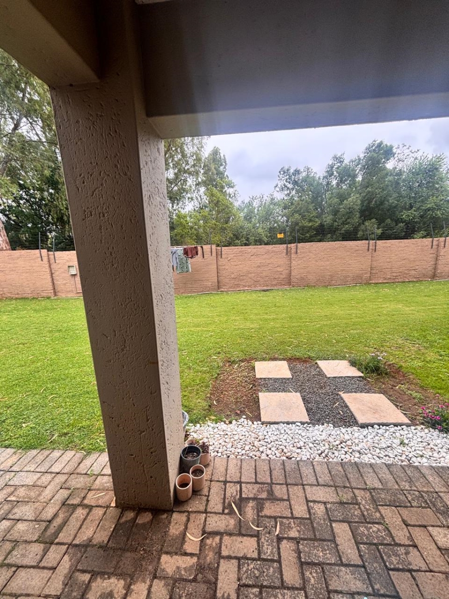 To Let 1 Bedroom Property for Rent in Van Der Hoff Park North West